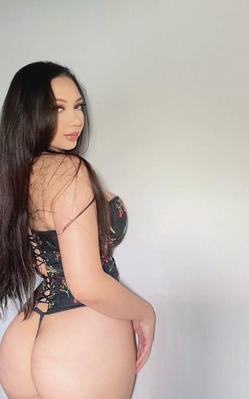 Experience Unforgettable Moments with Amara Frost Today